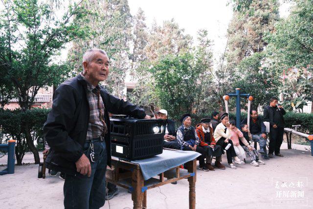 滇西乡村里的流动电影守夜人j9九游会登录云迹青年｜(图8)